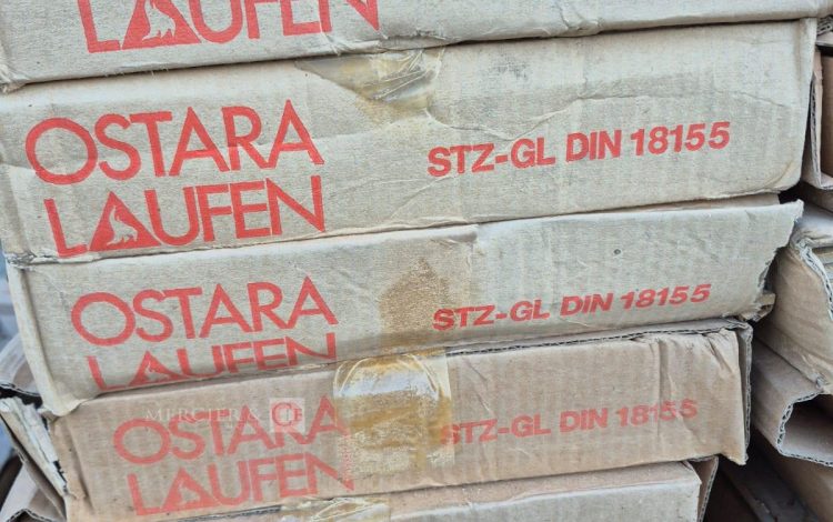 autre Lot comprenant environ 50 m² de carrelage mosaïque en céramique, conditionné en  163