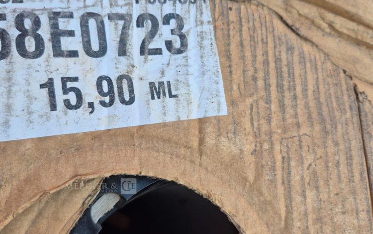 autre Lot comprenant 2 rouleaux de revêtement souple en rouleaux, longueurs variables  166