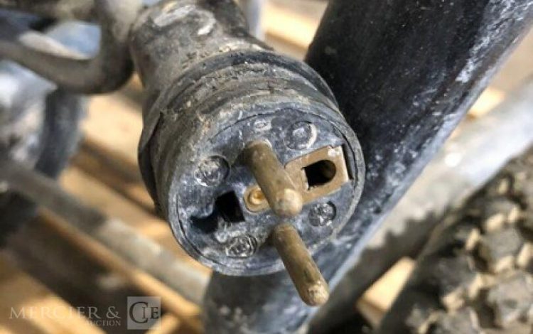 TITAN 1040  AIR010445