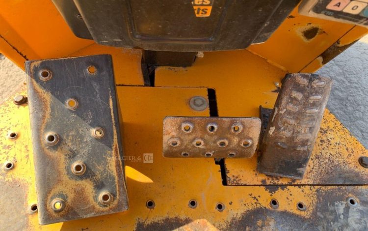 THWAITES MACH474  H835F012