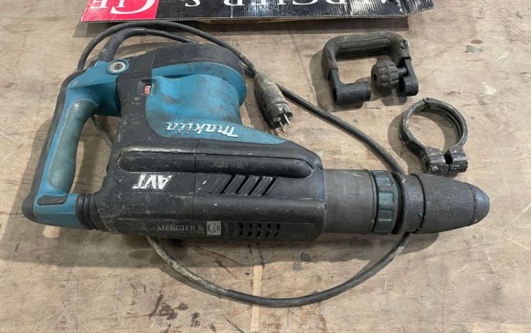 MAKITA HM1213C  PIQ011473
