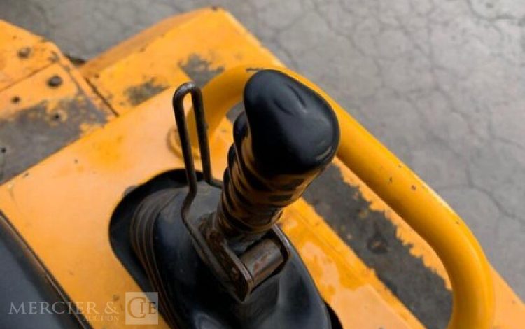 THWAITES MACH573  DU054