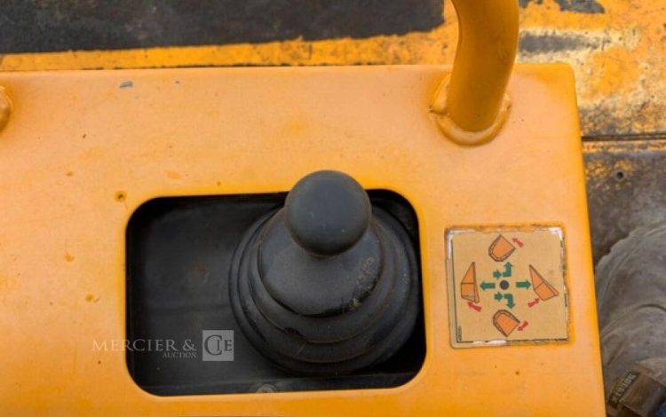 THWAITES MACH573  DU054