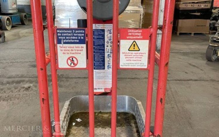 JLG PECO LIFT  49MAM32026