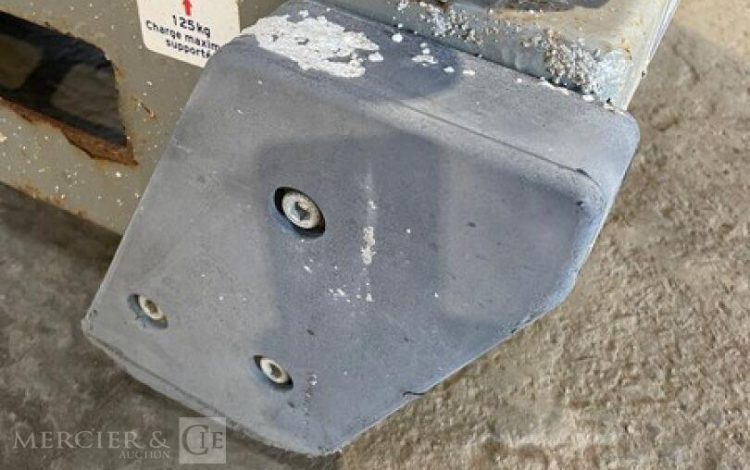 JLG PECO LIFT  49MAM32026