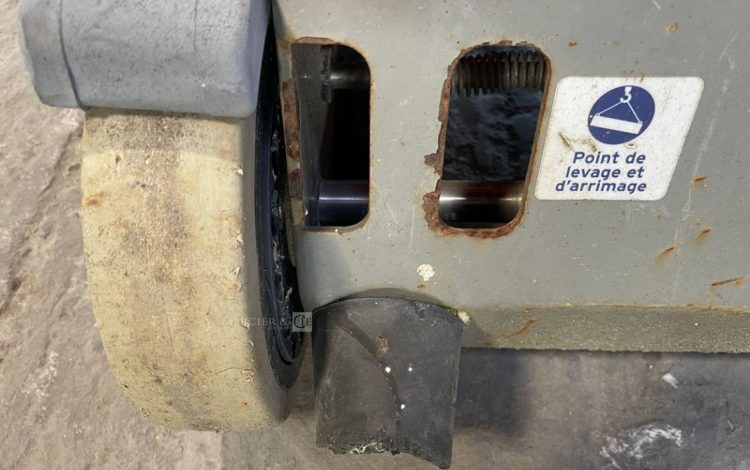 JLG PECO LIFT  49MAM32026