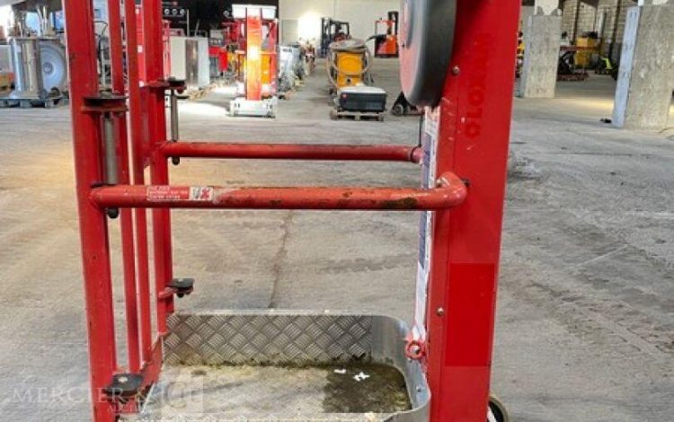 JLG PECO LIFT  49MAM32026