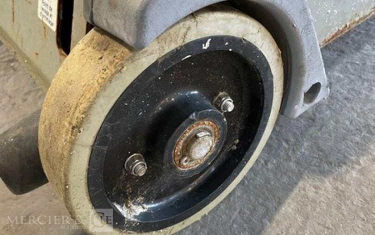 JLG PECO LIFT  49MAM32026