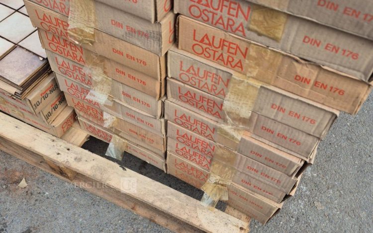 autre Lot comprenant environ 36 m² de carrelage mosaïque en céramique, conditionné en  170