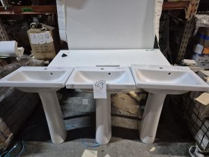 autre Lot de 3 lavabos avec pieds , marque Ideal Standard , Dimensions: 38cm x 55cm  179