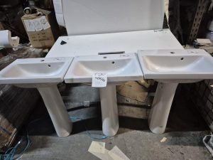 autre Lot de 3 lavabos avec pieds , marque Ideal Standard , Dimensions: 38cm x 55cm  180