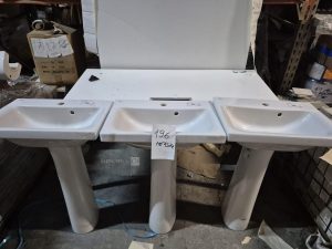 autre Lot de 3 lavabos avec pieds , marque Ideal Standard , Dimensions: 38cm x 55cm  186