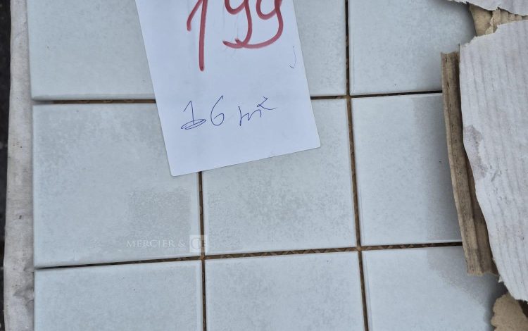 autre Lot d&rsquo;environ 16m2 de carrelage mosaïque , conditionnée en plaques de 30cm x 30c  189