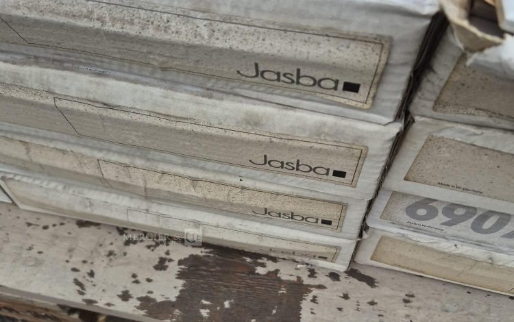 autre Lot d&rsquo;environ 16m2 de carrelage mosaïque , conditionnée en plaques de 30cm x 30c  189