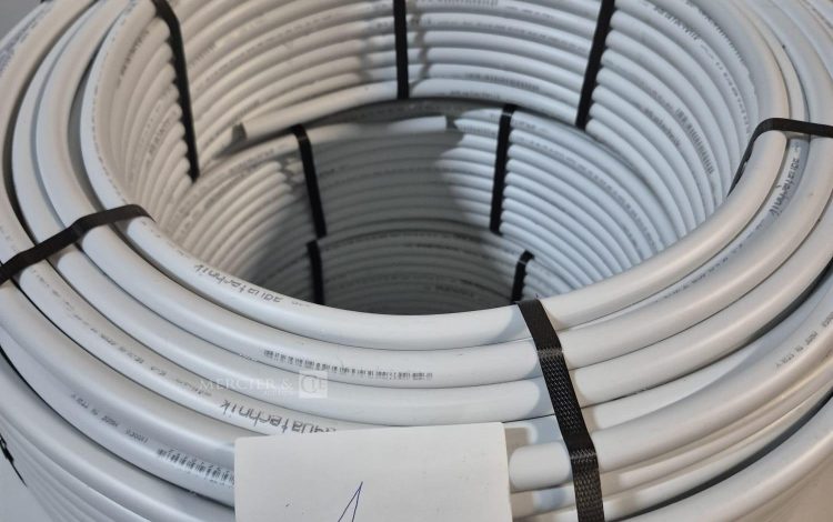 autre Lot d&rsquo;environ 300ml de Tube multicouches  blanc en couronne, souple et résistant  1