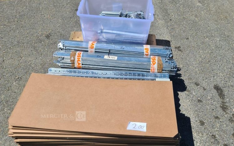 autre Lot de rayonnage métallique  Environ 9 mètres linéaires (H. 1,80 m)  190