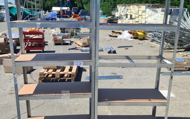 autre Lot de rayonnage métallique  Environ 9 mètres linéaires (H. 1,80 m)  190