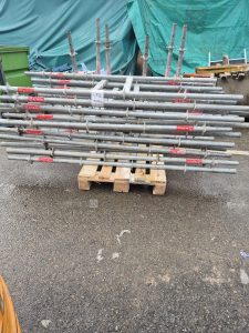 autre Lot de 17 montants verticaux déchafaudage de  la marque ALTRAD  197