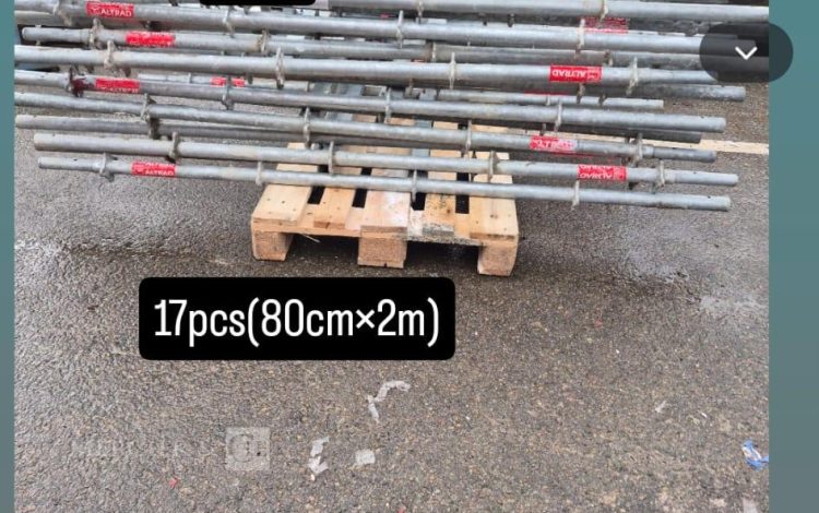 autre Lot de 17 montants verticaux déchafaudage de  la marque ALTRAD  197