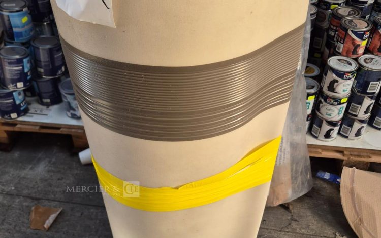 autre Lot comprenant 1 rouleau de revêtement de sol PVC souple, coloris crème avec ban  211