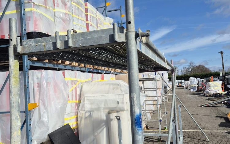 autre Lot d&rsquo;environ 36m2 d&rsquo;échafaudage complet  215