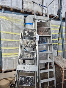 autre Lot comprenant 1 escabeau de la marque JUMBO , et 1 escabeau de la marque Duarib  226