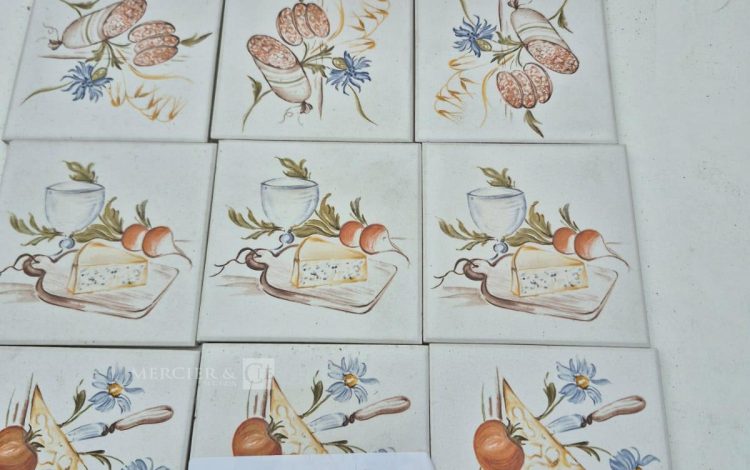 autre Lot comprenant 70 carreaux de faïence décorative en céramique, format env. 10 ×  227