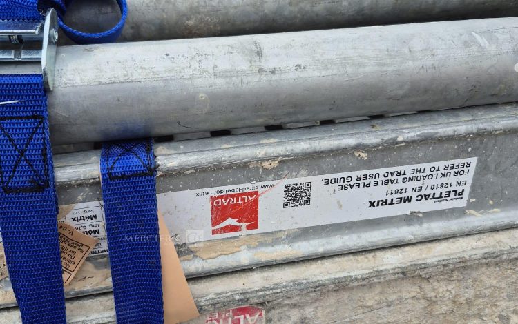 autre Lot comprenant 14 plateaux d&rsquo;échafaudage différents modèles  , dimensions 3 m ,  229