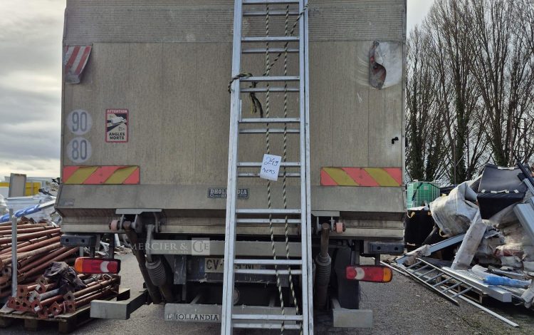 autre Lot d&rsquo;une échelle de 8m , marque Centure.  238