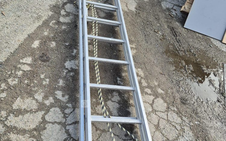 autre Lot d&rsquo;une échelle de 8m , marque Centure.  238