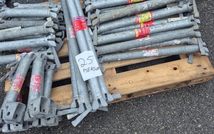 autre Lot comprenant : 16 barres d&rsquo;échafaudage de 0,60cm , 6 de 1m et 1 de co cm , et  20