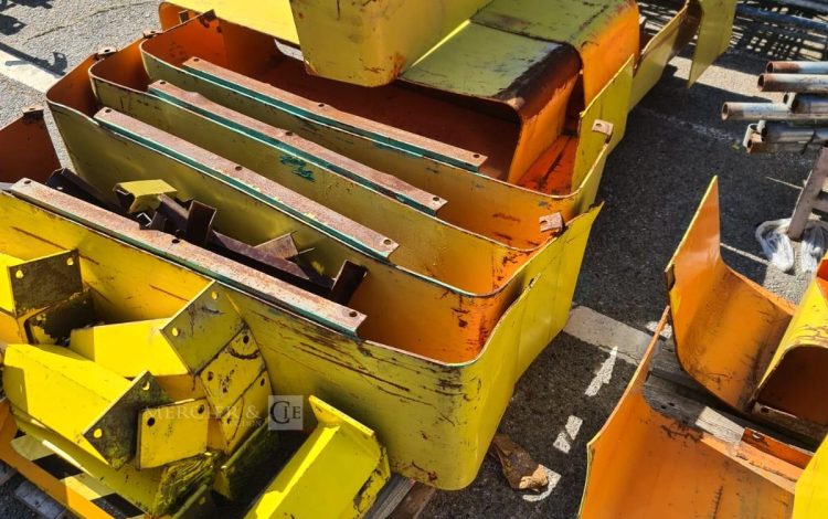 autre Lot de  16 rayonnage de stockage de 120 cm x 34cm. Les accessoires sont compris  241