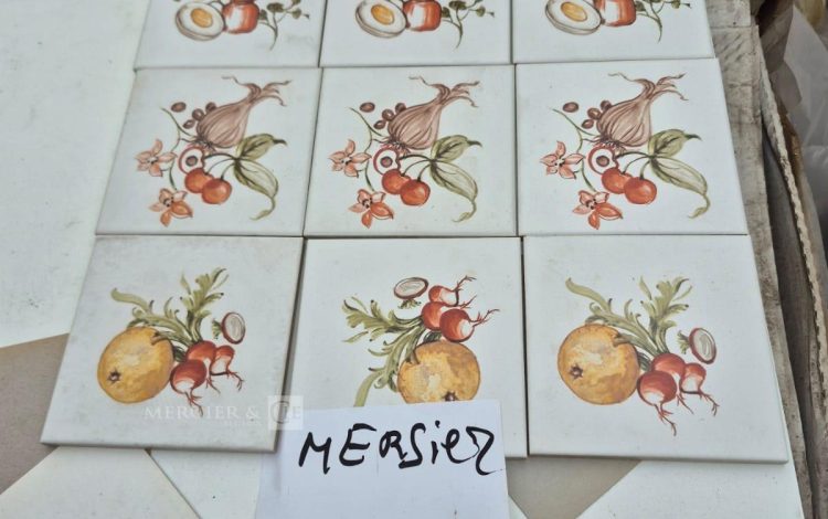 autre Lot comprenant 55 carreaux de faïence décorative en céramique, format env. 10 ×  242