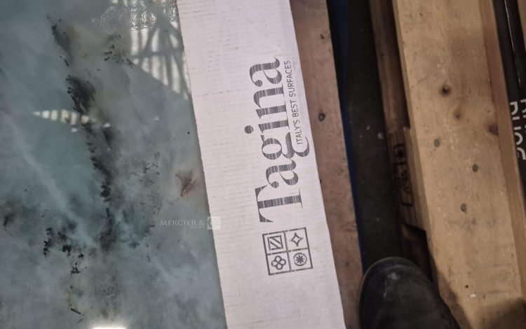 autre Lot d&rsquo;environ 14,4m2 de faïence . Dimensions 60cm x 120cm  244