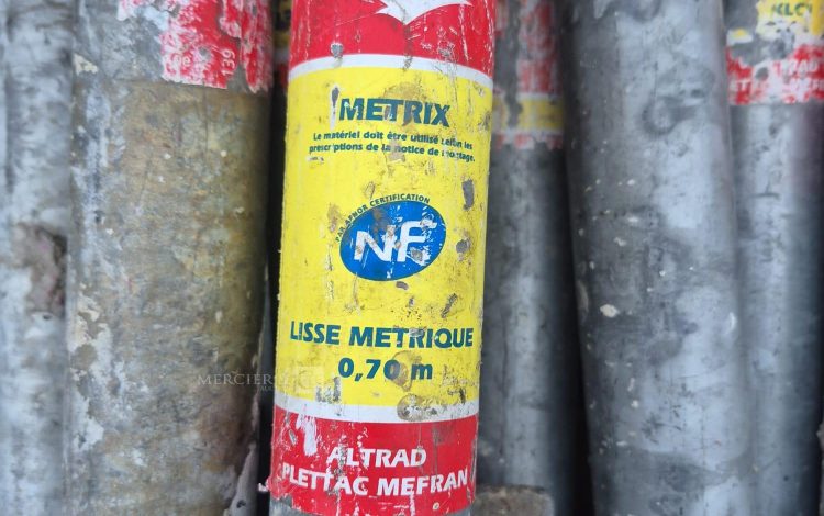 autre Lot comprenant : 16 barres d&rsquo;échafaudage de 0,60cm , 6 de 1m et 1 de co cm , et  20
