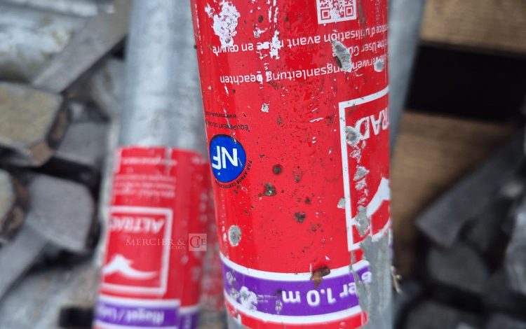 autre Lot comprenant : 16 barres d&rsquo;échafaudage de 0,60cm , 6 de 1m et 1 de co cm , et  20