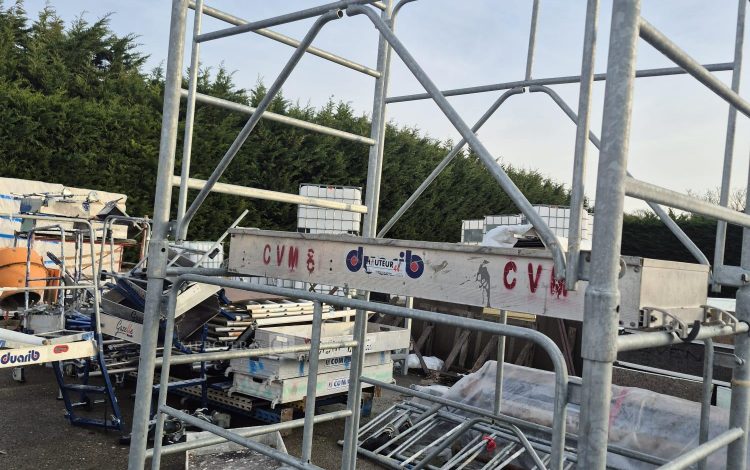 autre Échafaudage roulant en acier galvanisé marque DUARIB . Dimensions : 125 cm x185c  253