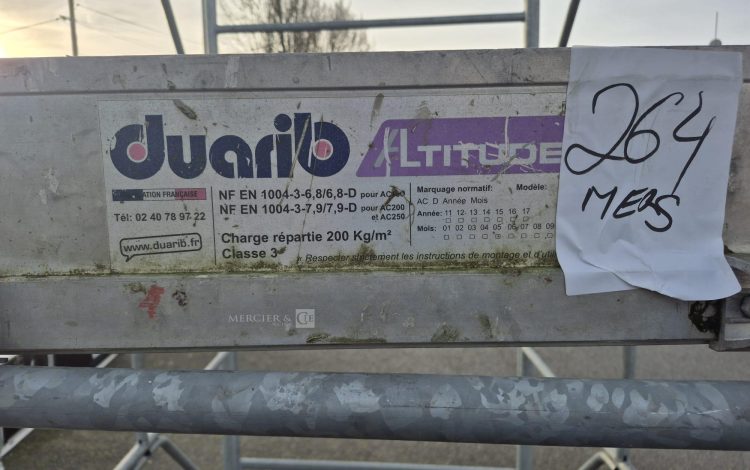 autre Échafaudage roulant en acier galvanisé marque DUARIB . Dimensions : 125 cm x185c  253