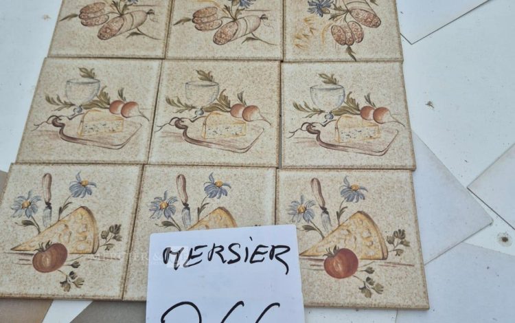 autre Lot comprenant 55 carreaux de faïence décorative en céramique, format env. 10 ×  255
