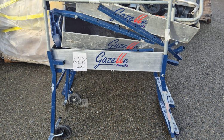 autre Lot de 4 échafaudage roulant compact et pliable de la gamme Gazelle, fabriqué pa  257