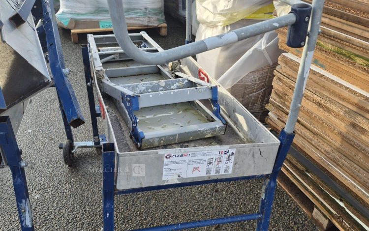 autre Lot de 4 échafaudage roulant compact et pliable de la gamme Gazelle, fabriqué pa  257