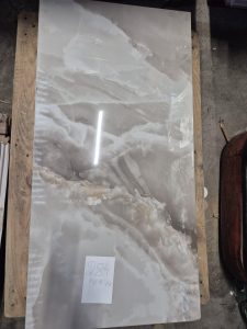 autre Lot d&rsquo;environ 6m2 de carrelage rectifié . Dimensions 60cm x 120cm  273