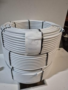 autre Lot d&rsquo;environ 300ml de Tube multicouches  blanc en couronne, souple et résistant  23