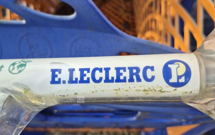 autre Lot de 16 chariots de courses en plastiques , structure bleu et orange  339