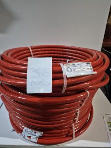 autre Lot d&rsquo;environ 100ml de Tube PER rouge isolé en couronne de 25 mètres, diamètre 1  30