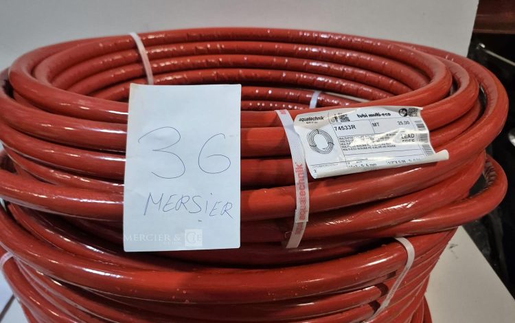 autre Lot d&rsquo;environ 100ml de Tube PER rouge isolé en couronne de 25 mètres, diamètre 1  30