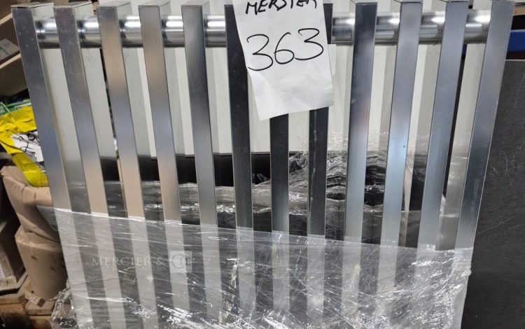 autre Ce lot comprend 1 radiateur décoratif en acier, finition métallisée à lames vert  342
