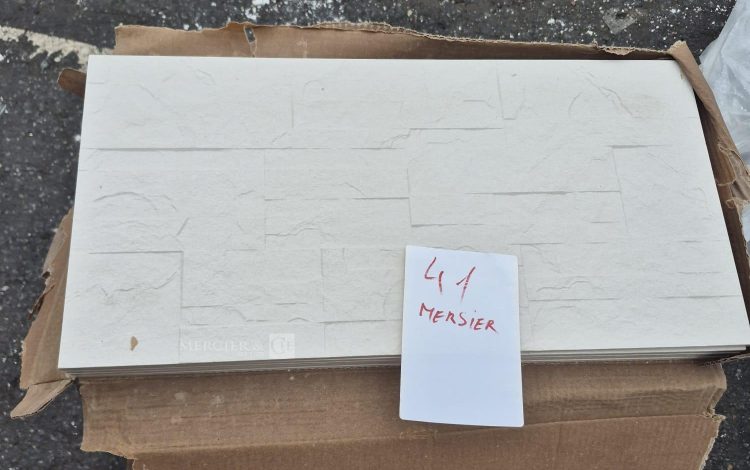 autre Lot d&rsquo;environ 11m de faïence de 30cm x 60cm .Ce lot se compose de carreaux en gr  33