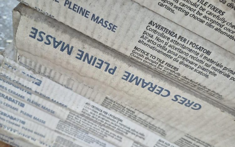 autre Lot d&rsquo;environ 11m de faïence de 30cm x 60cm .Ce lot se compose de carreaux en gr  33