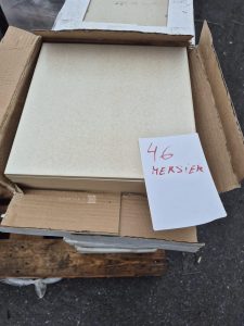 autre Lot d&rsquo;environ 16m2 de faïence de 31 x 31cm . Couleur: beige  37